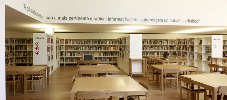 biblioteca da fundação serralves no Porto