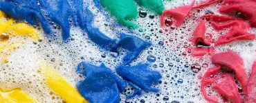 como tirar bolor da roupa