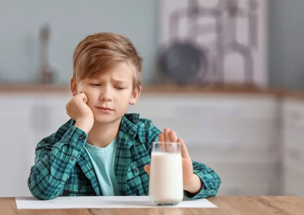 sintomas da intolerancia a lactose